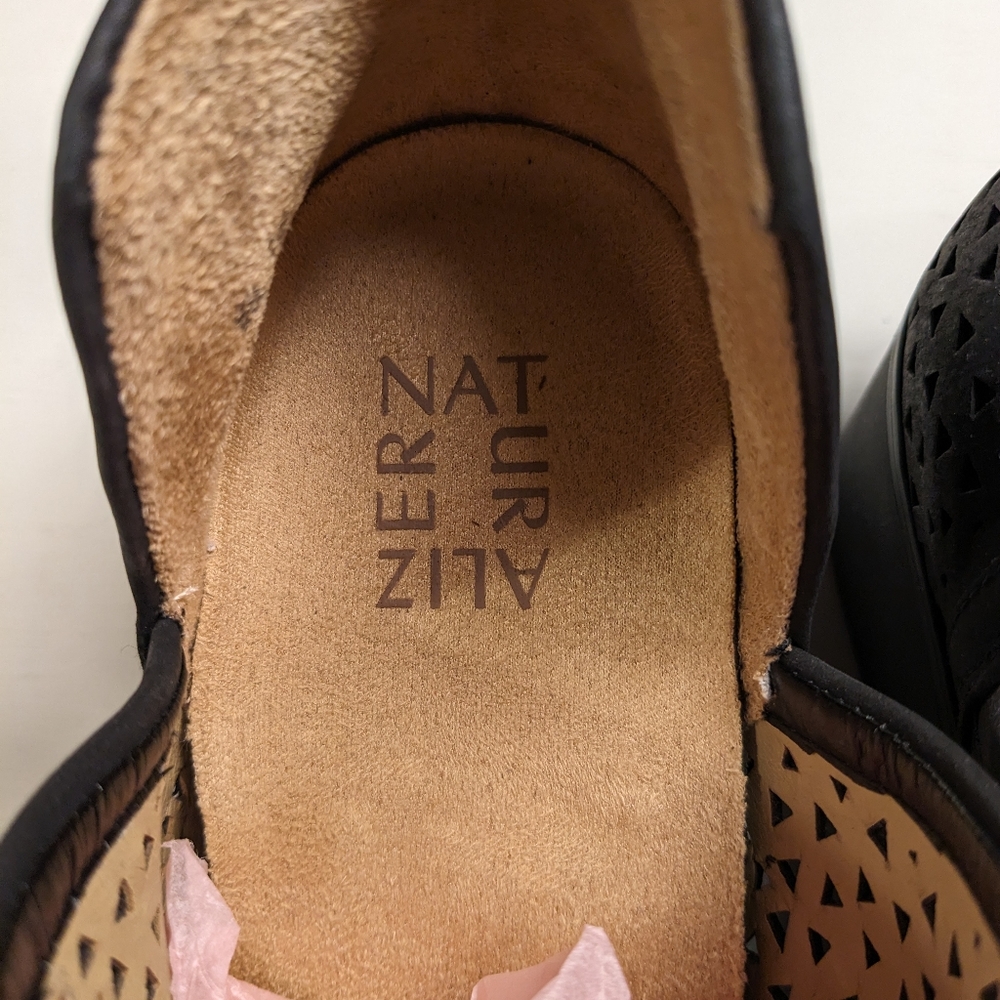 π€ Naturalizer Wanita Perforated Ankle Booties, 8W, NWOB - Picture 6 of 12